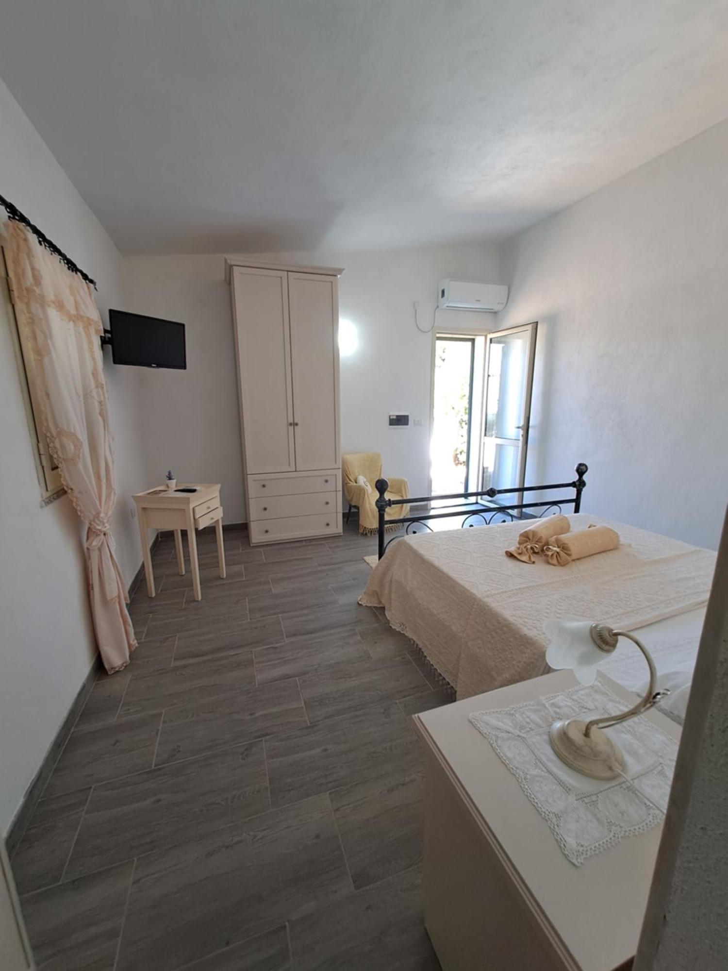 B&B Li Salcuneddi Aglientu Exterior foto