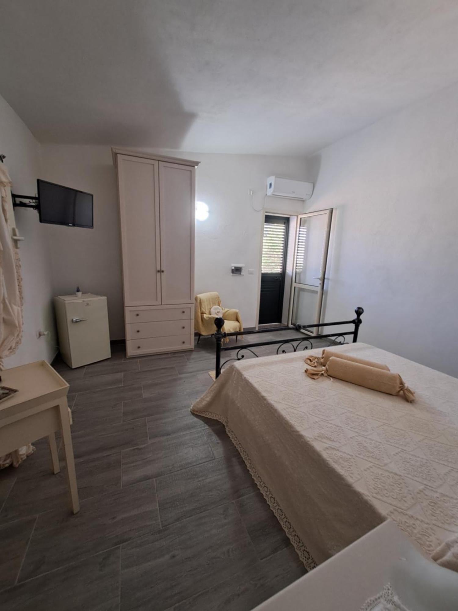 B&B Li Salcuneddi Aglientu Exterior foto